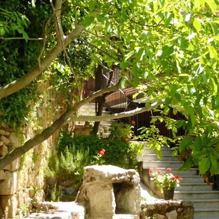 Cozy House In With Mountain View