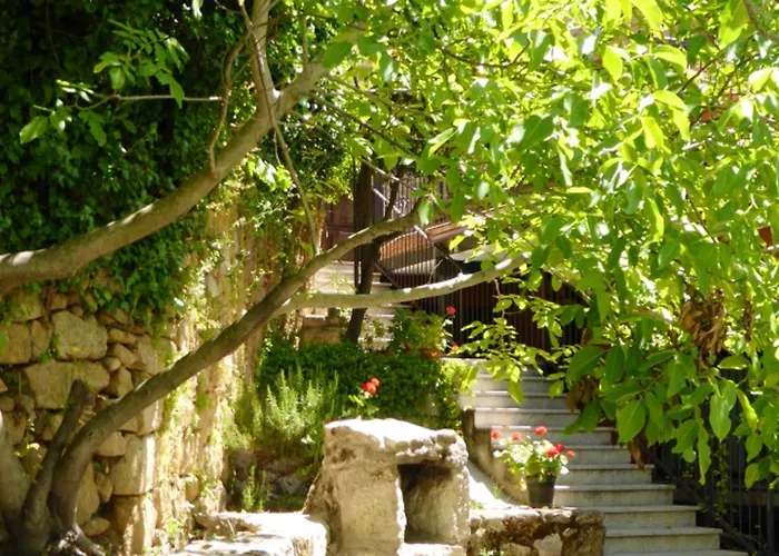 Cozy House In With Mountain View