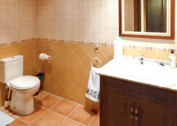 Сasa de vacaciones Cozy House In With Mountain View Villamiel